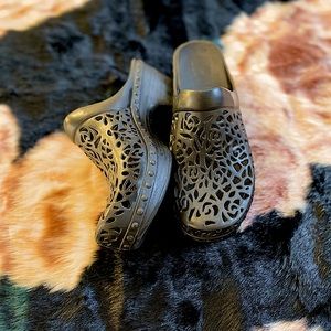 Dansko floral comfort clog